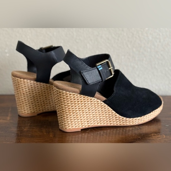 EUC. Toms Black Wedge Sandals with Ankle Strap. - Picture 5 of 8